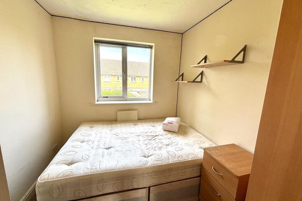 House in Runnymede, Ripley Springs, Egham - More