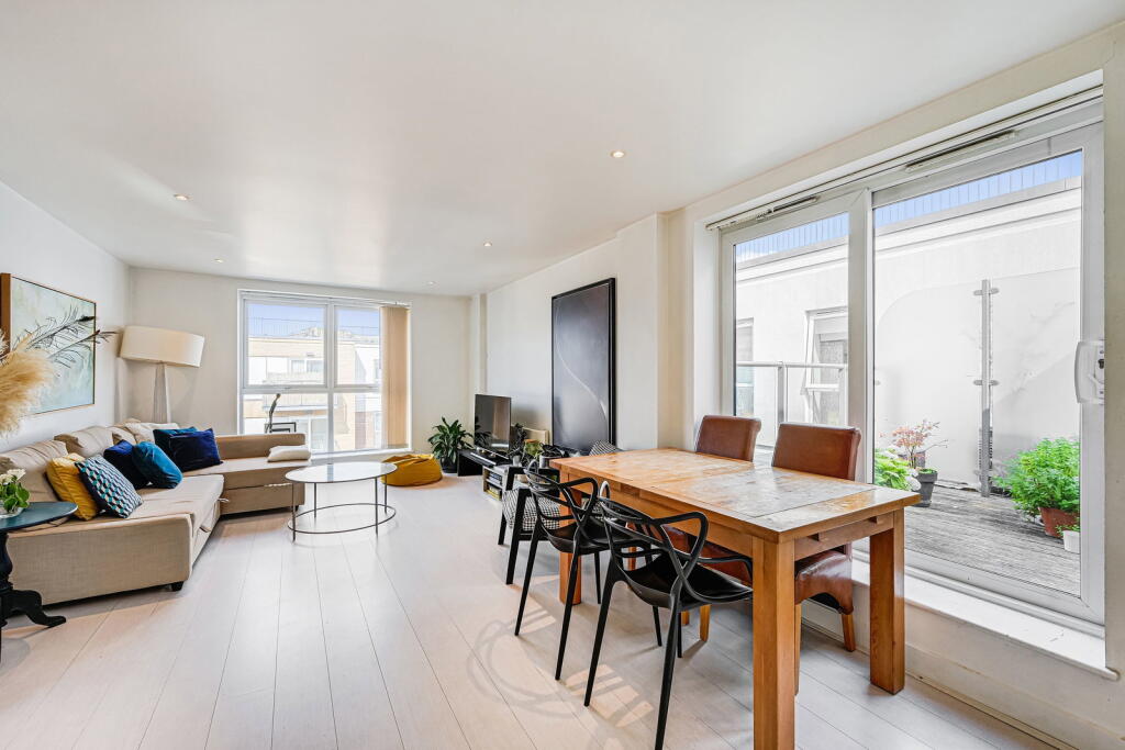 2-bed flat on 2-bed, 2-bath, 2-balcony penthouse with PARKING space -  Bromyard Avenue, London, W3 7FF, £400,000