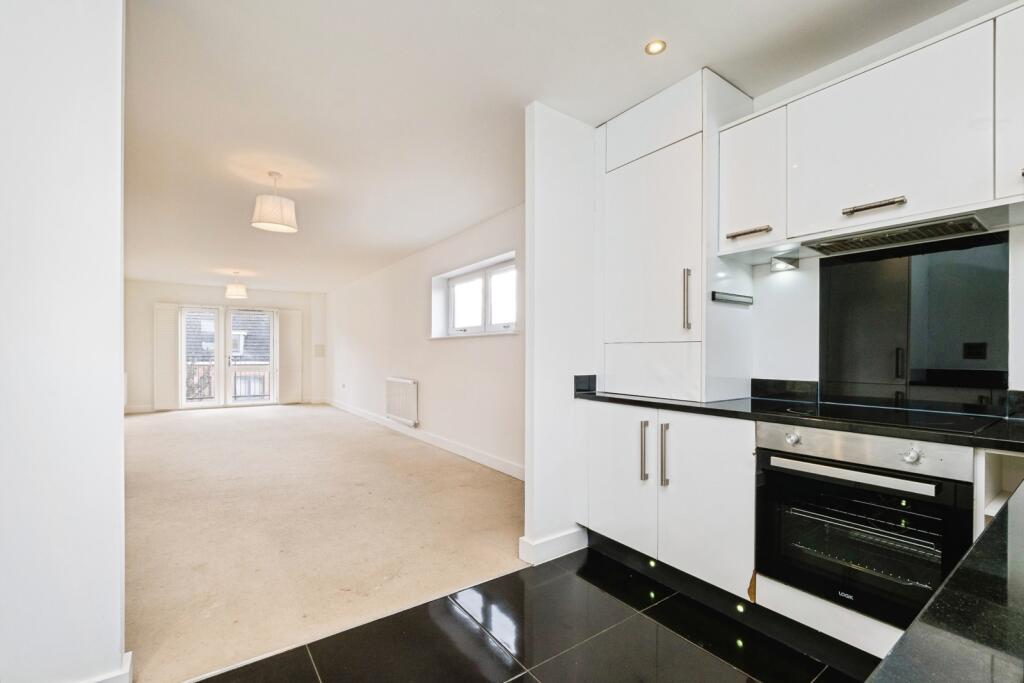 Apartment in London, Chingford Green, Chingford - View 3