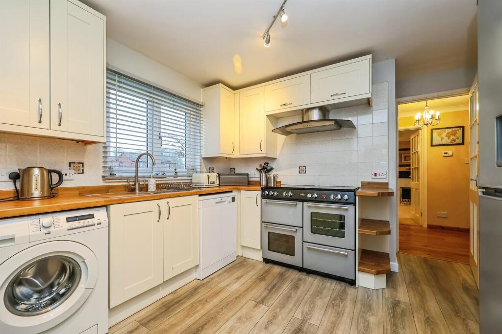 Wetherby Close, Kimberley, Nottingham photo 2