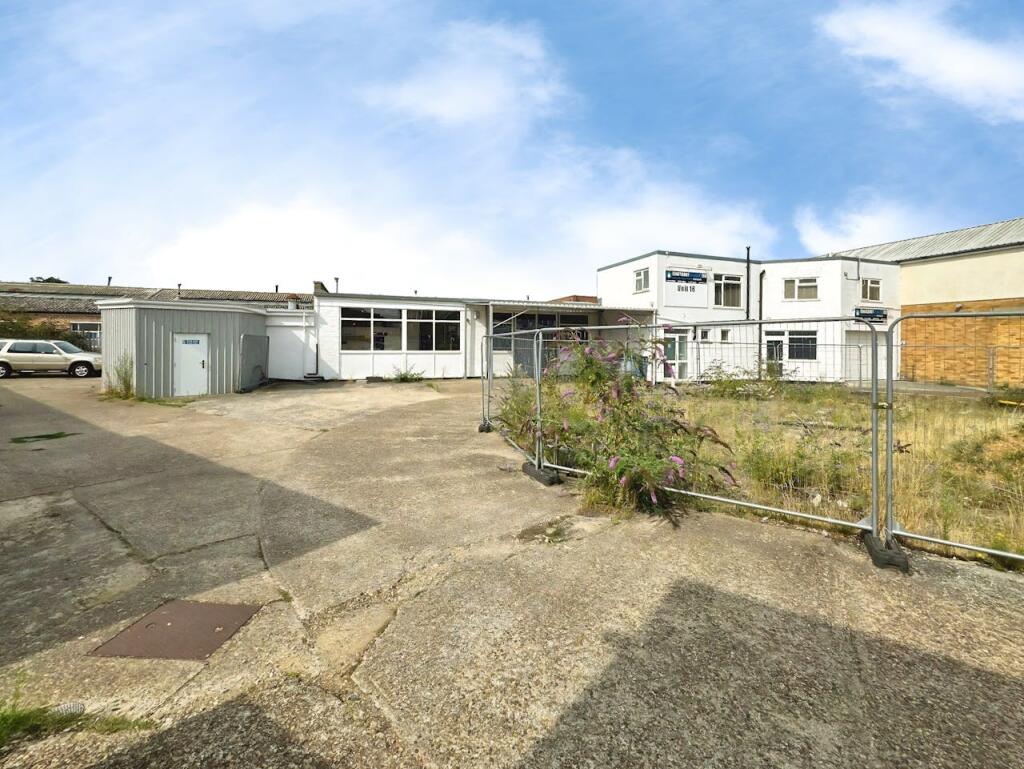 Main image of property: 16 Towerfield Close, Shoeburyness, Southend-on-Sea, SS3 9QP