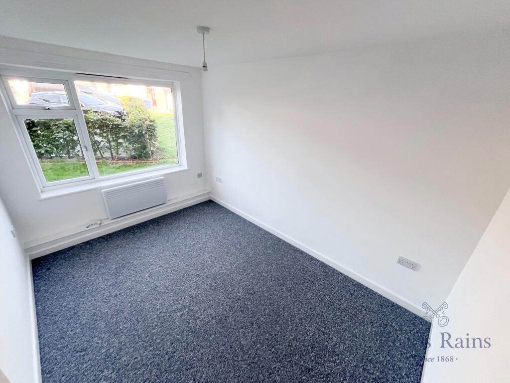 Apartment in Stoke-on-Trent - View 4