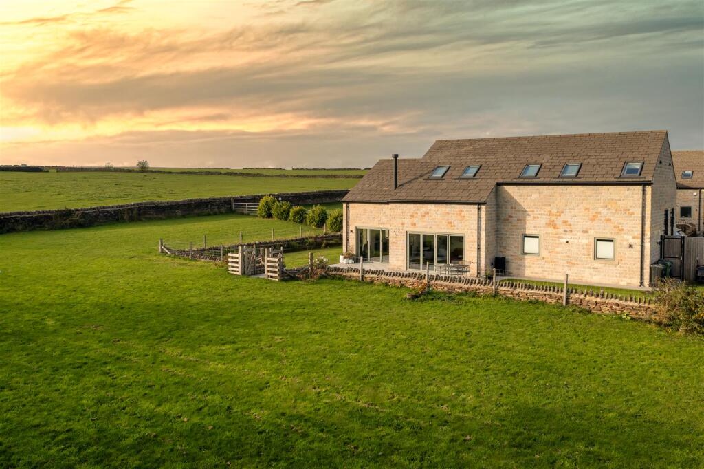 Main image of property: 53 Maypole View, Winterburn Lane, Warley, Halifax, West Yorkshire, HX2 7SW