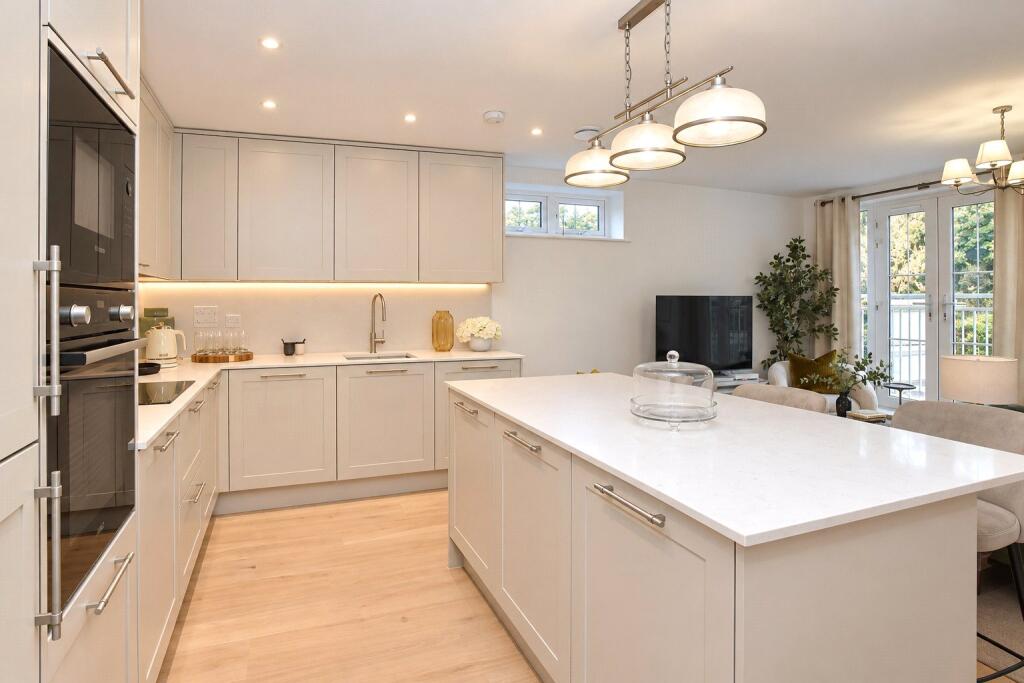 Apartment in Weybridge - View 3