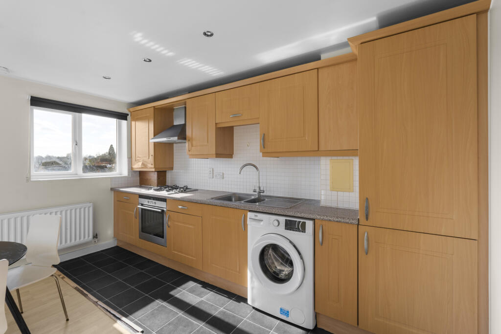 Apartment in Chelmsford - View 4