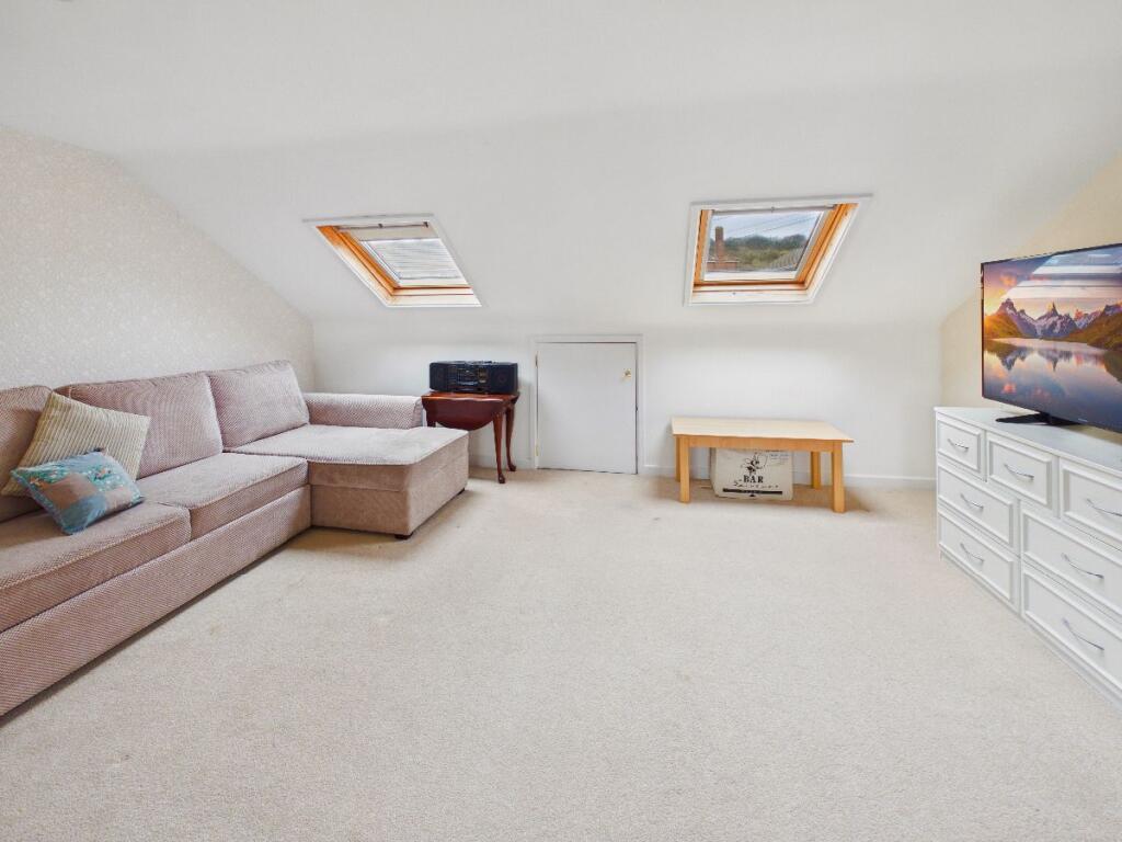 Courtmount Grove, Drayton, PO6 2BN – pohled 6