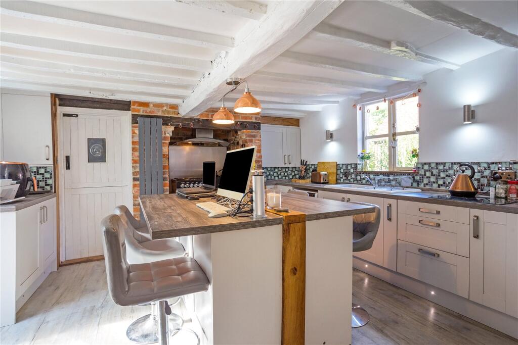 Hamstead Marshall, Newbury, RG20 photo 3