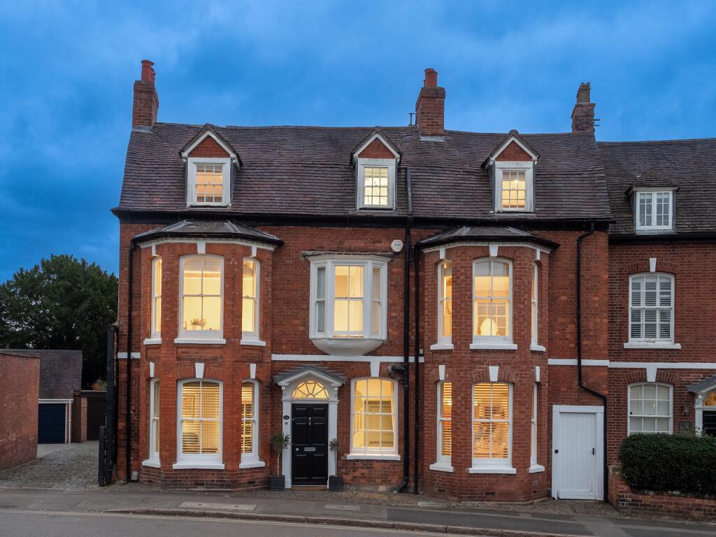 Main image of property: New Street, Kenilworth, CV8