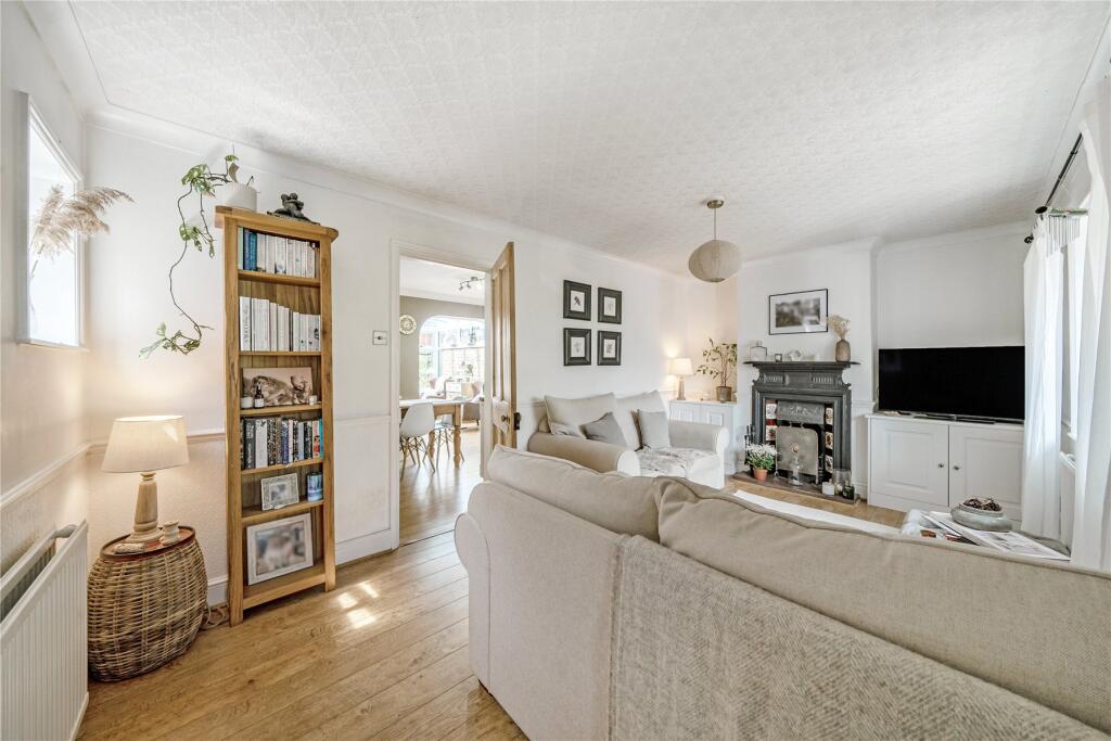 House in Guildford, Worplesdon - More