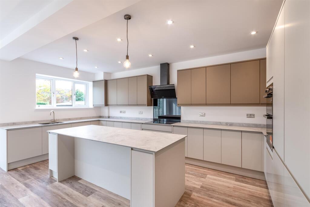 House in Rotherham, Guilthwaite - View 3