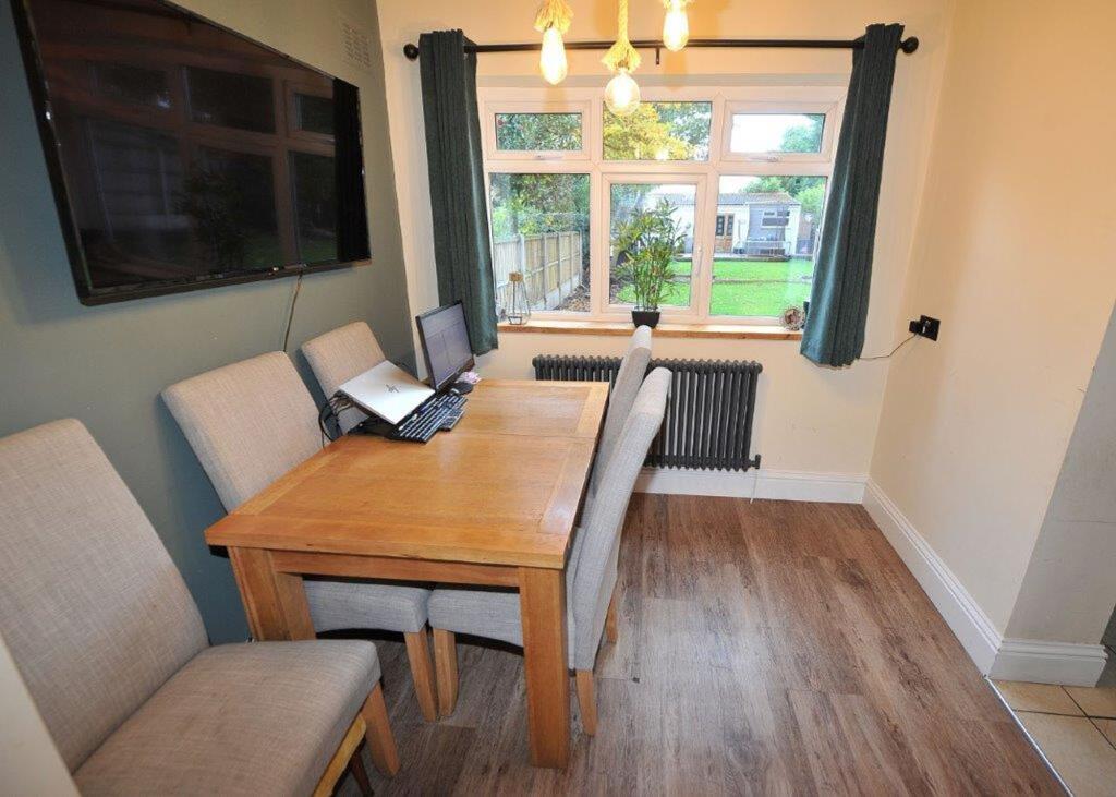 Rose Crescent, Irlam, M44 photo 4