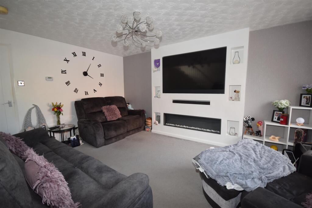 House in Wootton, Wootton Fields - View 3