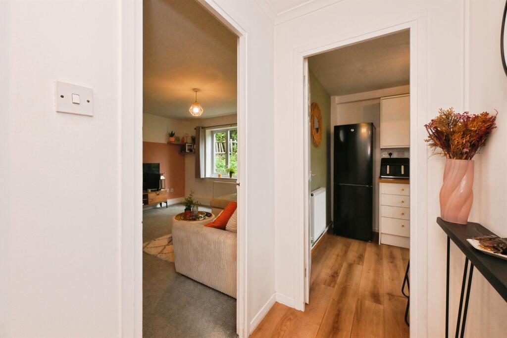 Apartment in East Hertfordshire, Ware - View 5