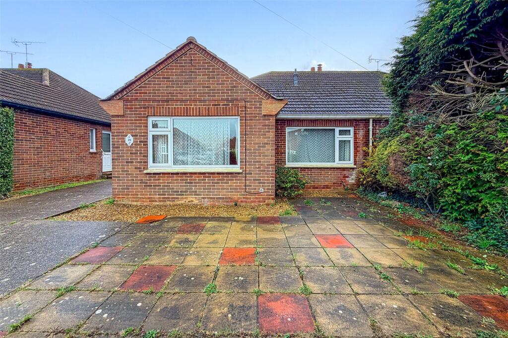 2-bed house on Palmer Road, Angmering, Littlehampton, West Sussex, £325,000