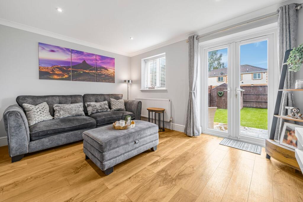 House in Spelthorne, Charlton - More
