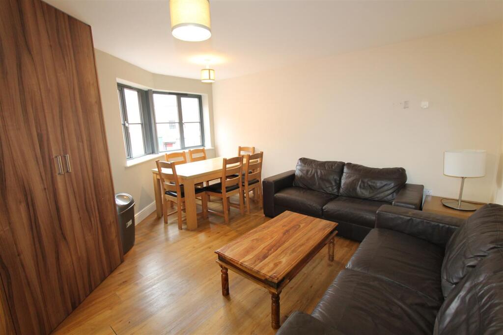 Apartment in Warwick, Sydenham, Royal Leamington Spa - View 4