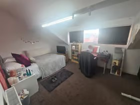 6 bedroom terraced house for rent