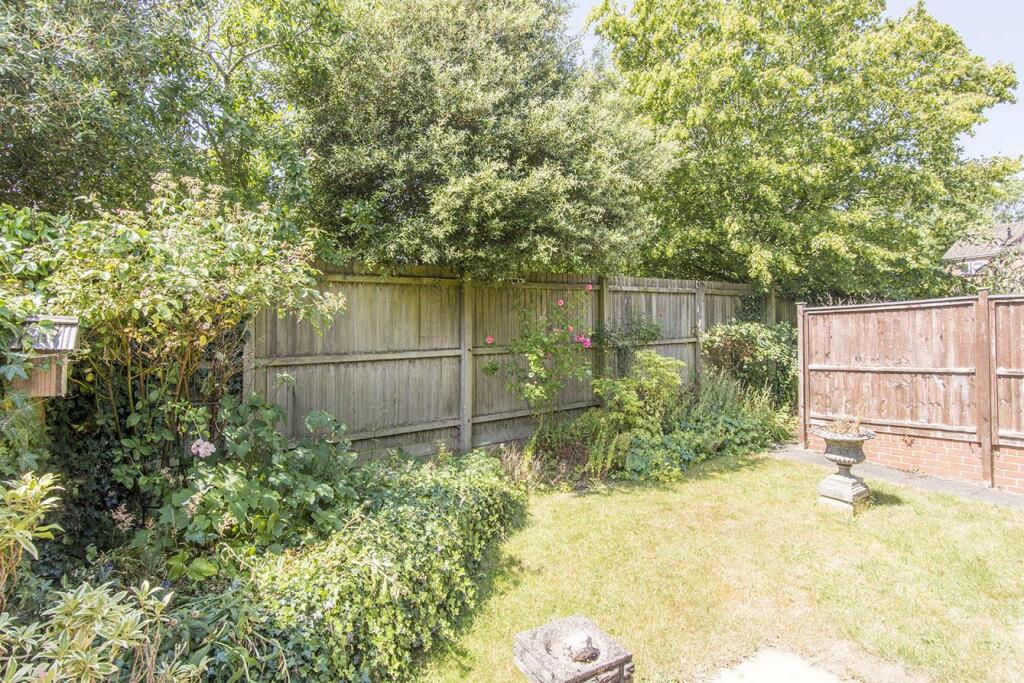 Turnbull Close, Leicester photo 4