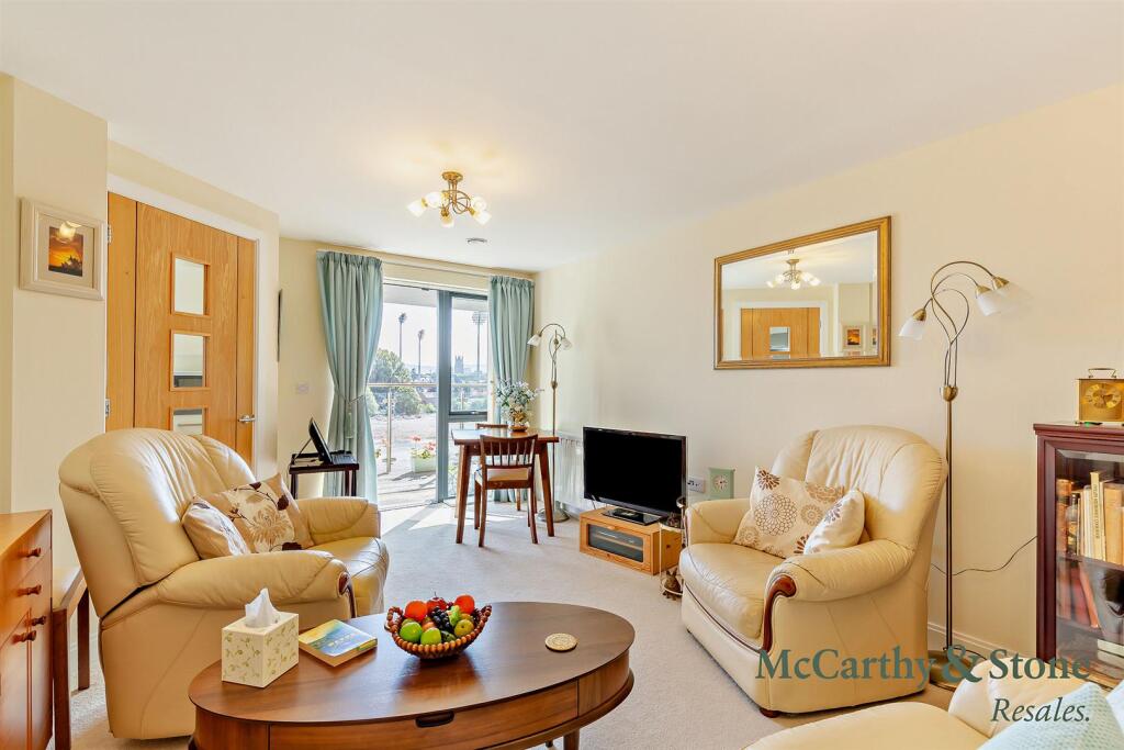 Apartment in Taunton, Firepool - View 4