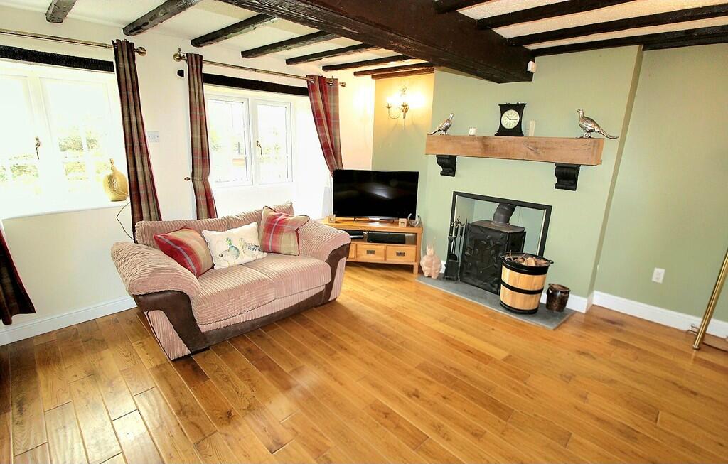 House in Westbury - View 4