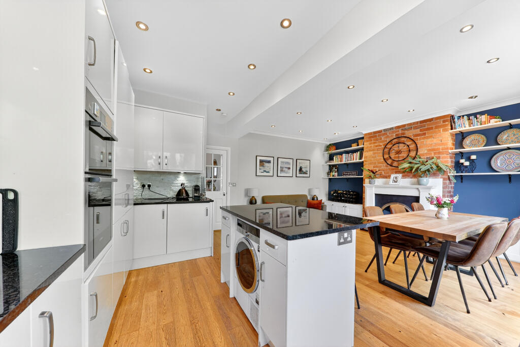 House in Leeds, Lidgett Park, Roundhay - More
