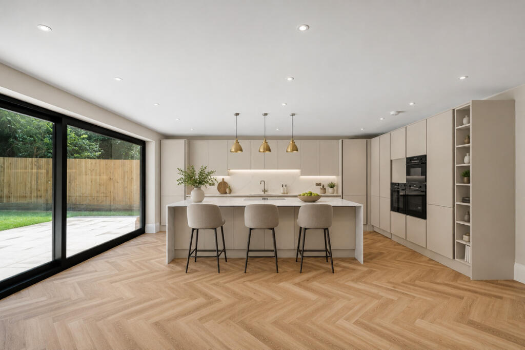 House in Reigate and Banstead, Tadworth - More