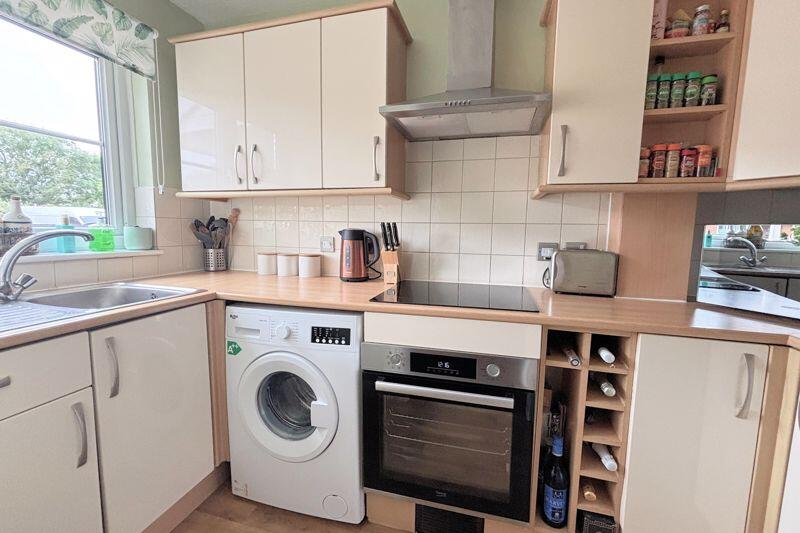 Harrier Close, Lee-On-The-Solent, PO13 photo 4