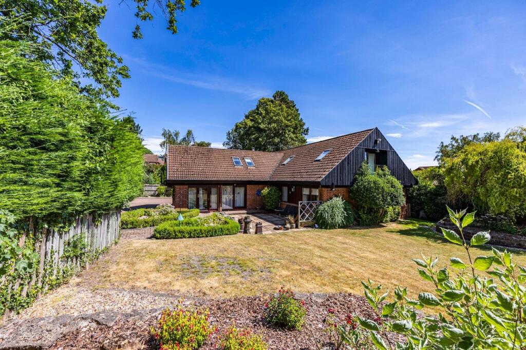 Main image of property: Mansfield Road, Farnsfield