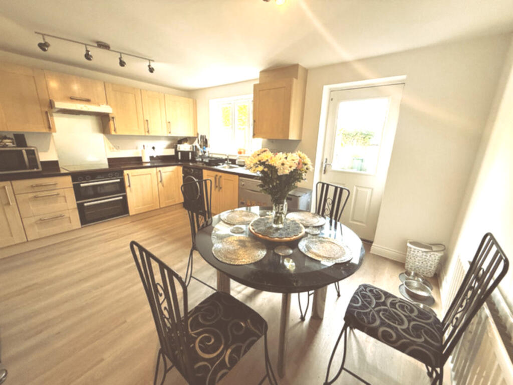 Leaze Close, Thornbury, BS35 - View 4