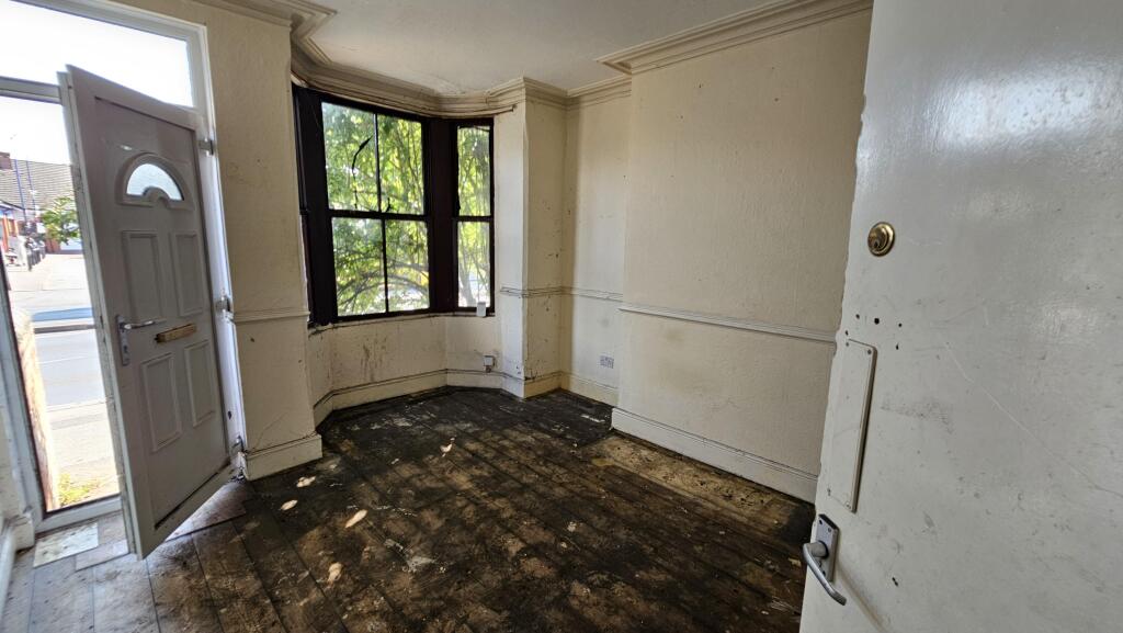 House in Nottingham, Hyson Green - View 2