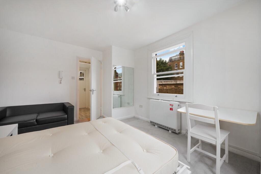 Studio flat for rent