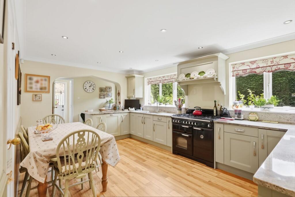 House in Tandridge, Hurst Green, Oxted - View 2