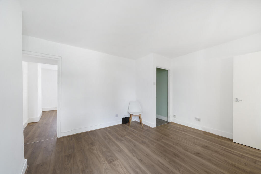 Selby Road, London, E11 photo 4