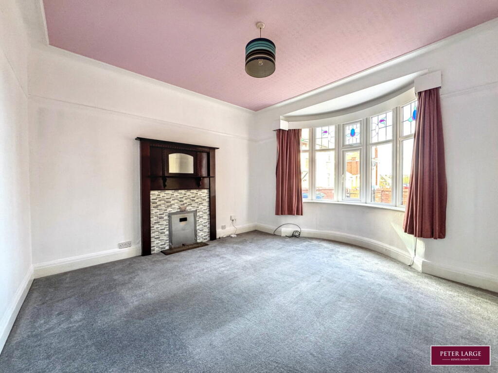 Russell Gardens, Rhyl, Denbighshire LL18 3EL photo 4