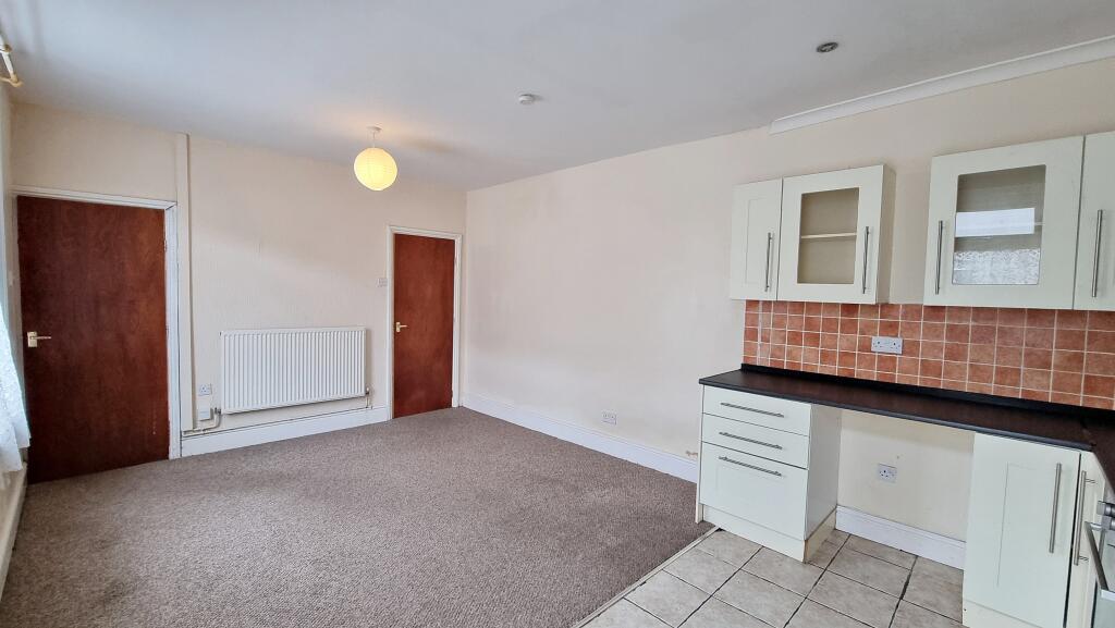 House in Rushden, North Northamptonshire - More