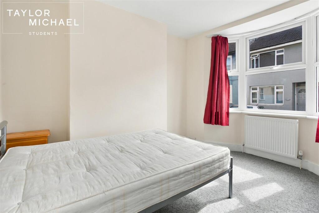 6 bedroom terraced house for rent