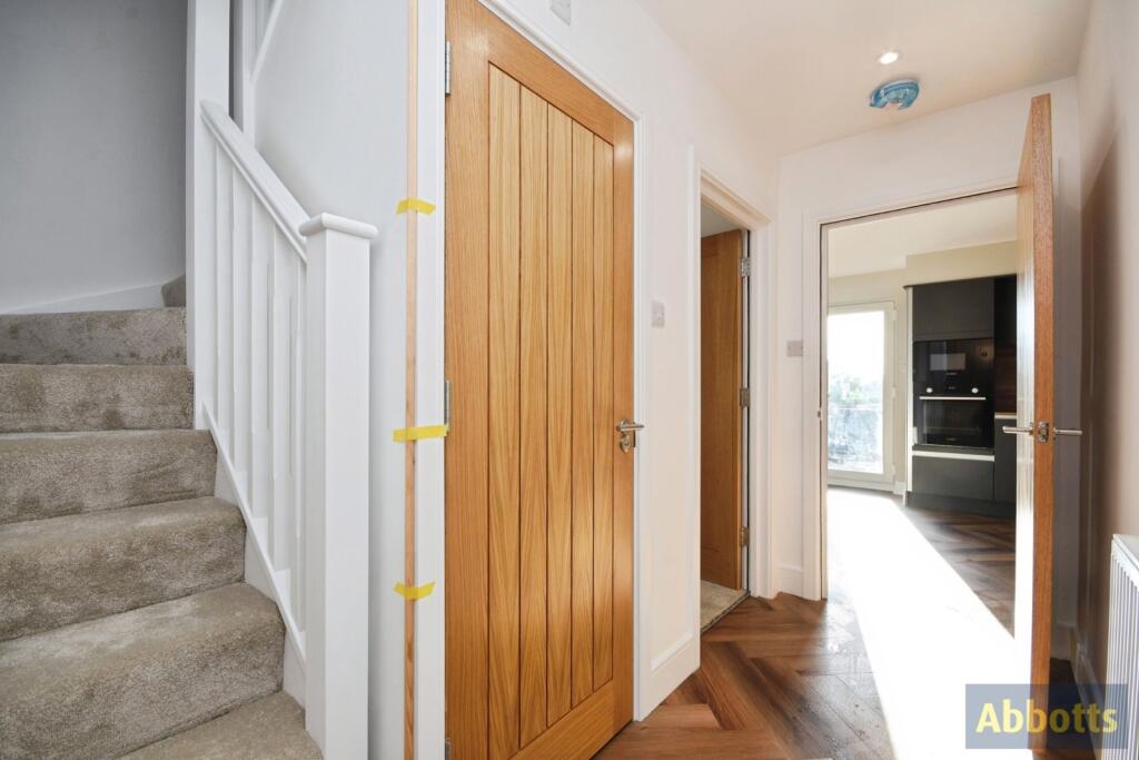 Apartment in Southend-on-Sea - View 5