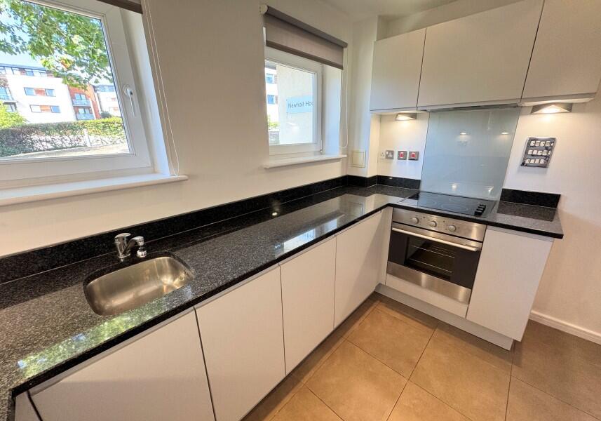 Apartment in London, West Finchley - View 5