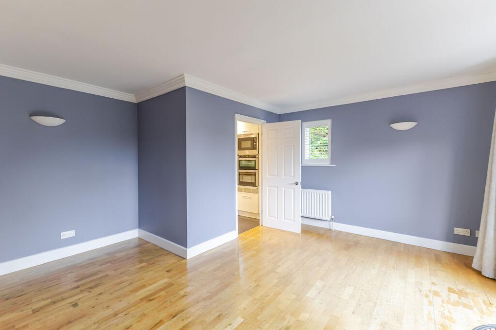 Apartment in Watford - View 5