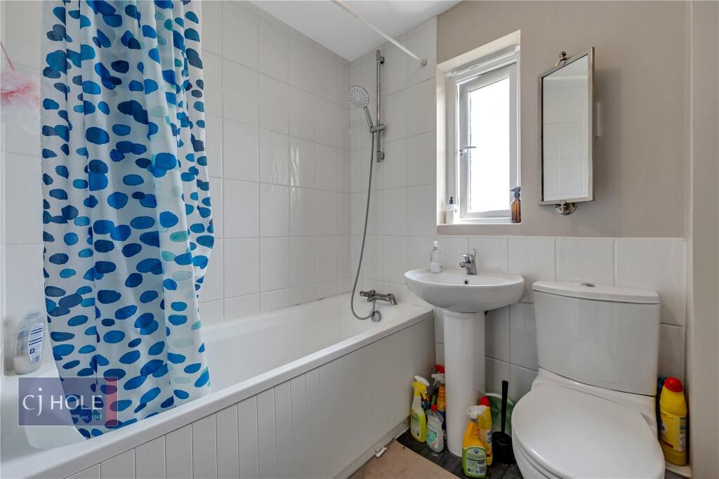 5 bedroom terraced house for rent