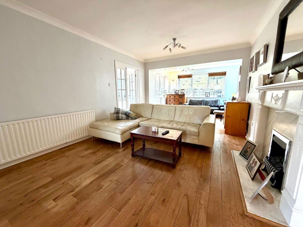 Oakleigh, Cawthorne, Barnsley, S75 4EU photo 3