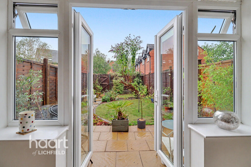House in Lichfield, Darwin Park - View 5