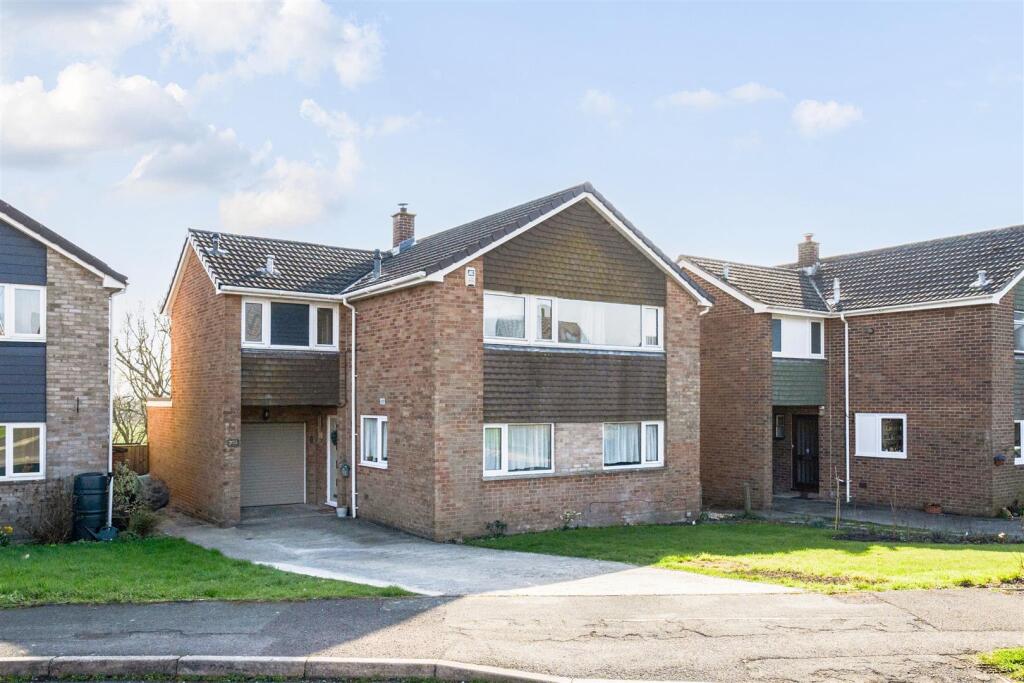 4-bed detached on Avon Road, Devizes, £487,500