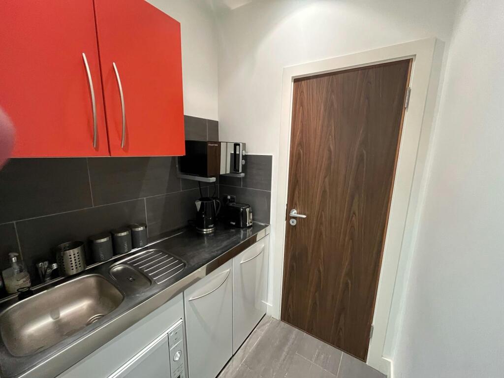 301 kitchen.jpg