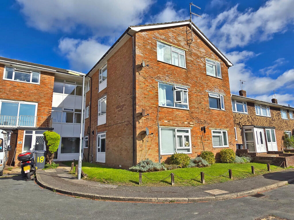 1-bed flat on Southview Court, Southwick, £180,000