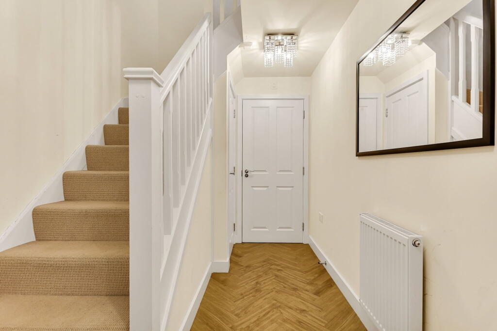 Stirling Drive, Biddenham, MK40 photo 2
