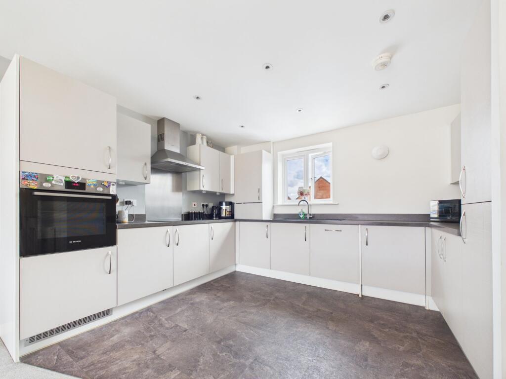Apartment in Shinfield, Ryeish Green - View 4
