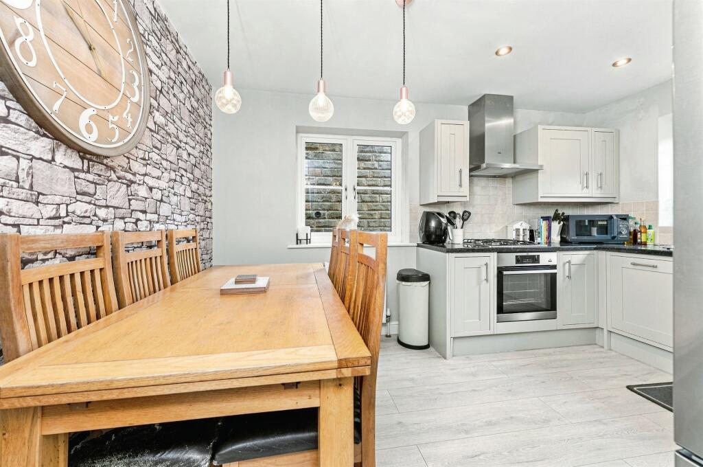 House in Huddersfield - View 4