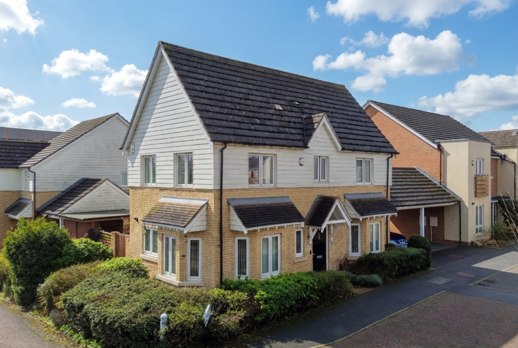 3-bed detached on Welchman Court, Bletchley, MK3, £425,000