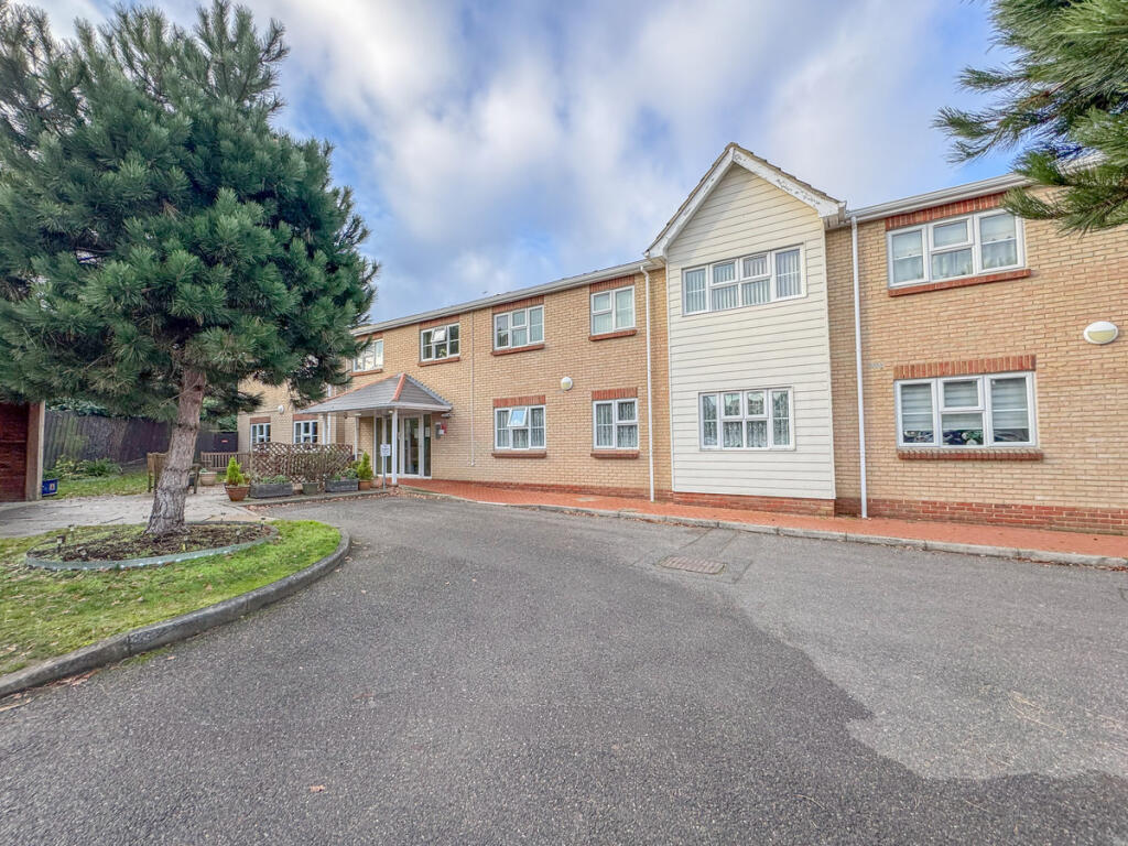 Main image of property: Southend Road, Hockley, SS5 4